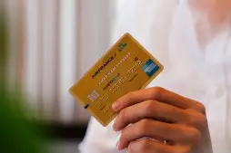 Tarjetas de Crédito Co-Branded: ¿Valen la Pena? Ventajas y Desventajas Explicadas